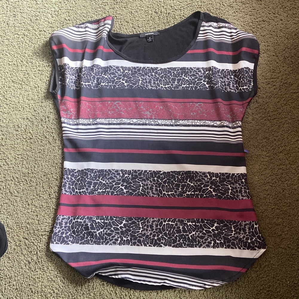 Light weight short sleeve top